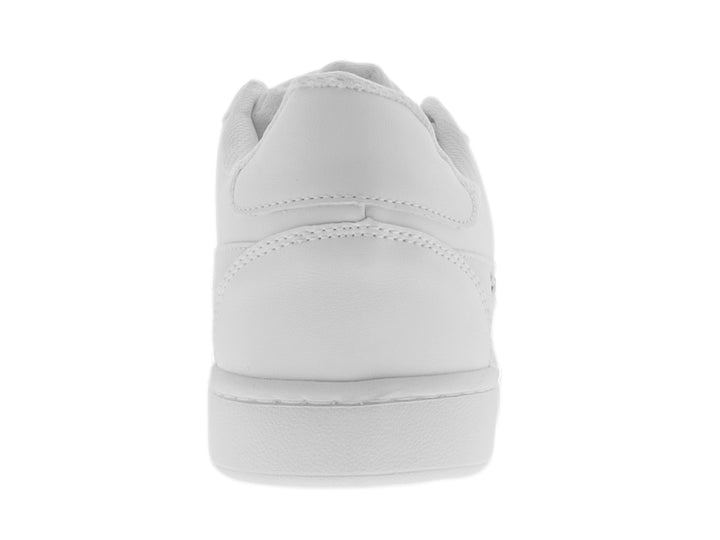 Tenis deportivos blancos con franjas laterales en color rojo y marino, cordones blancos y suela blanca.