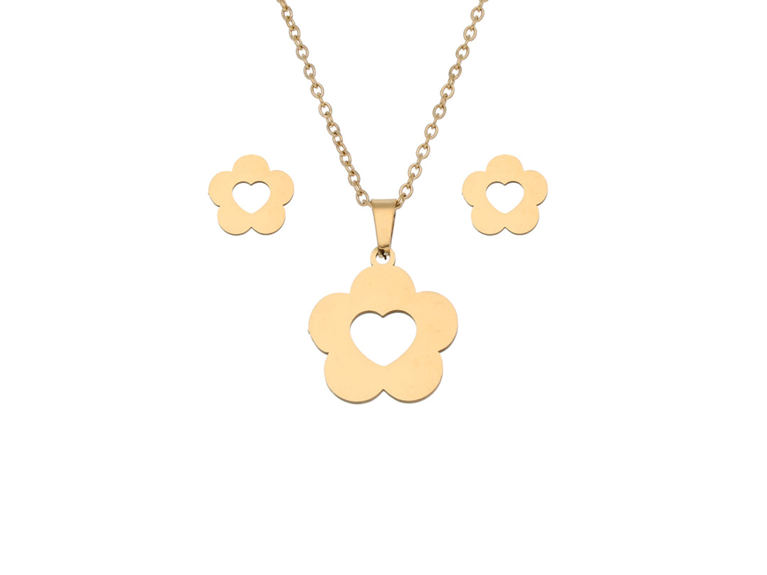 Set de joyería color oro compuesto por un collar y aretes con dije en forma de flor y centro de corazón.