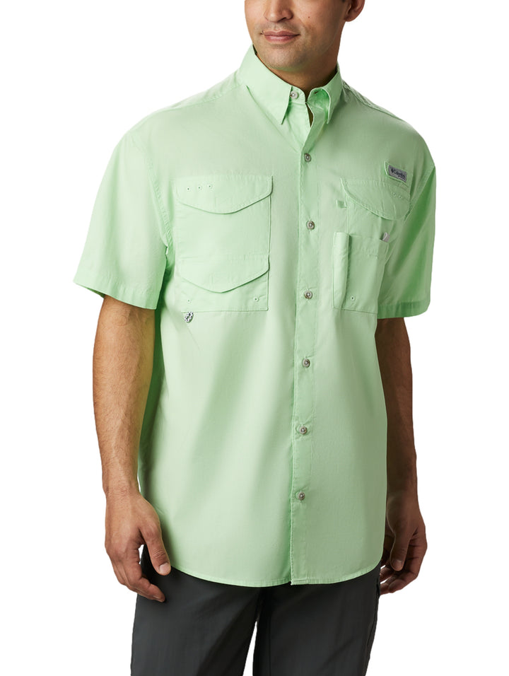 Camisa Columbia Key West Bonefish de manga corta en color verde claro para hombre con bolsillos frontales.