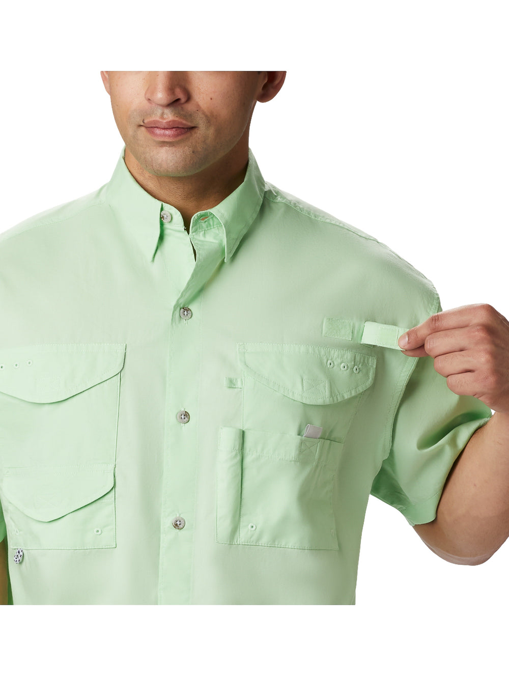 Camisa Columbia Key West Bonefish de manga corta en color verde claro para hombre con bolsillos frontales.