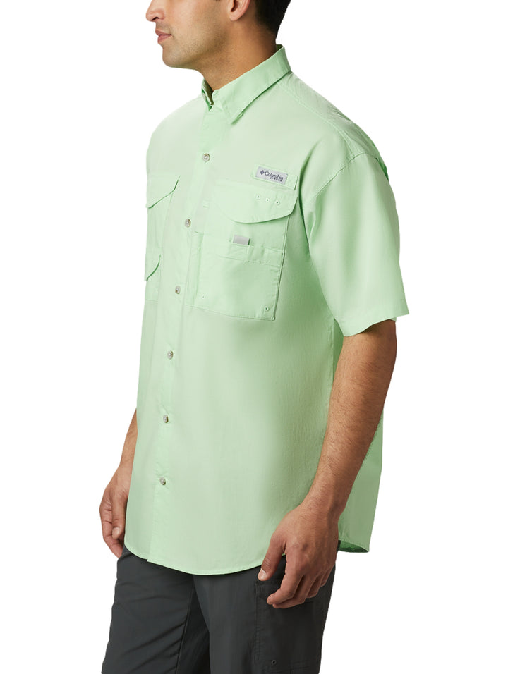 Camisa Columbia Key West Bonefish de manga corta en color verde claro para hombre con bolsillos frontales.