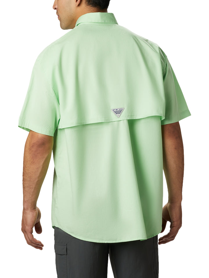 Camisa Columbia Key West Bonefish de manga corta en color verde claro para hombre con bolsillos frontales.