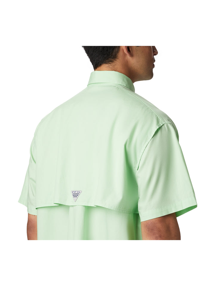 Camisa Columbia Key West Bonefish de manga corta en color verde claro para hombre con bolsillos frontales.