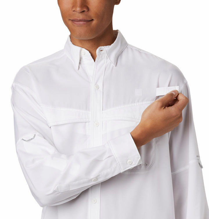 Camisa Columbia Low Drag Offshore color blanco, manga larga con bolsillos en el pecho.