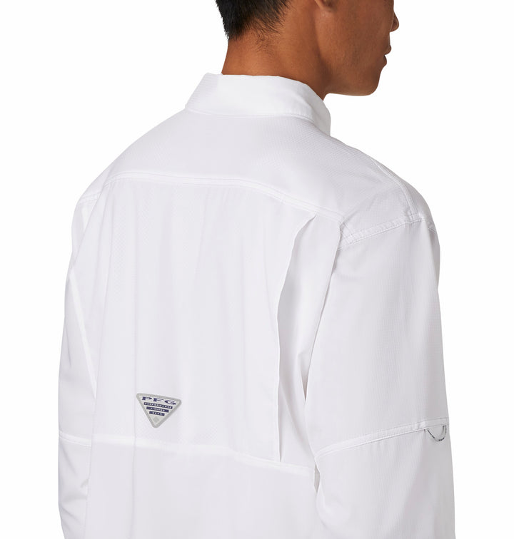 Camisa Columbia Low Drag Offshore color blanco, manga larga con bolsillos en el pecho.