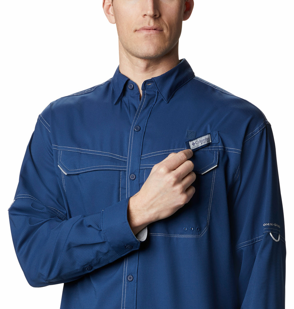Camisa Columbia Low Drag Offshore azul de manga larga con bolsillos frontales y costuras blancas.
