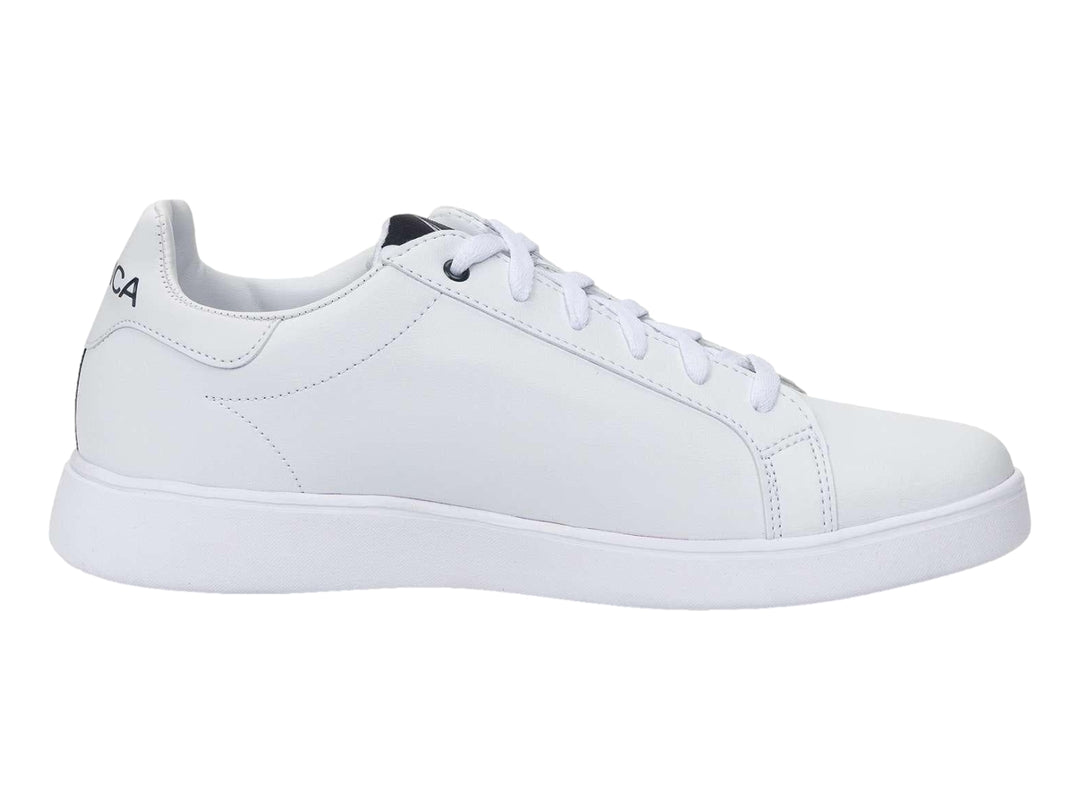 Tenis blancos Nautica de estilo casual con agujetas y suela blanca.