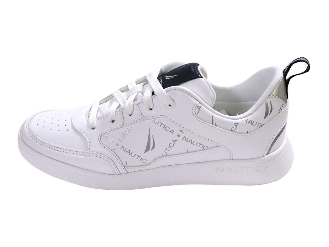 Tenis blancos Nautica Cenic de corte bajo con detalles en plata y negro.