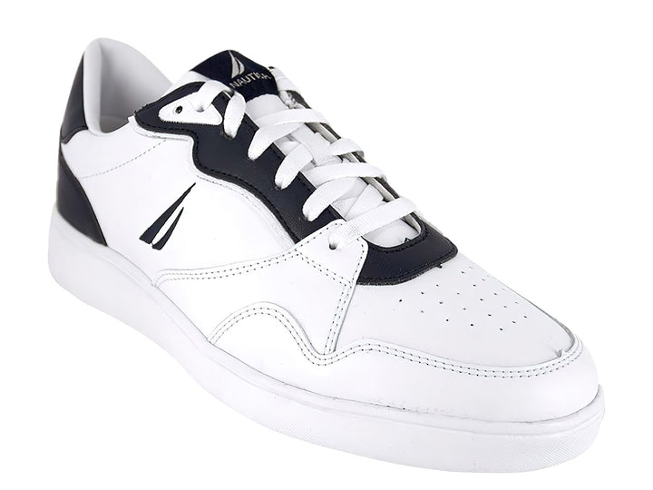 Tenis Nautica Fulton color blanco con detalles en azul marino y suela blanca.