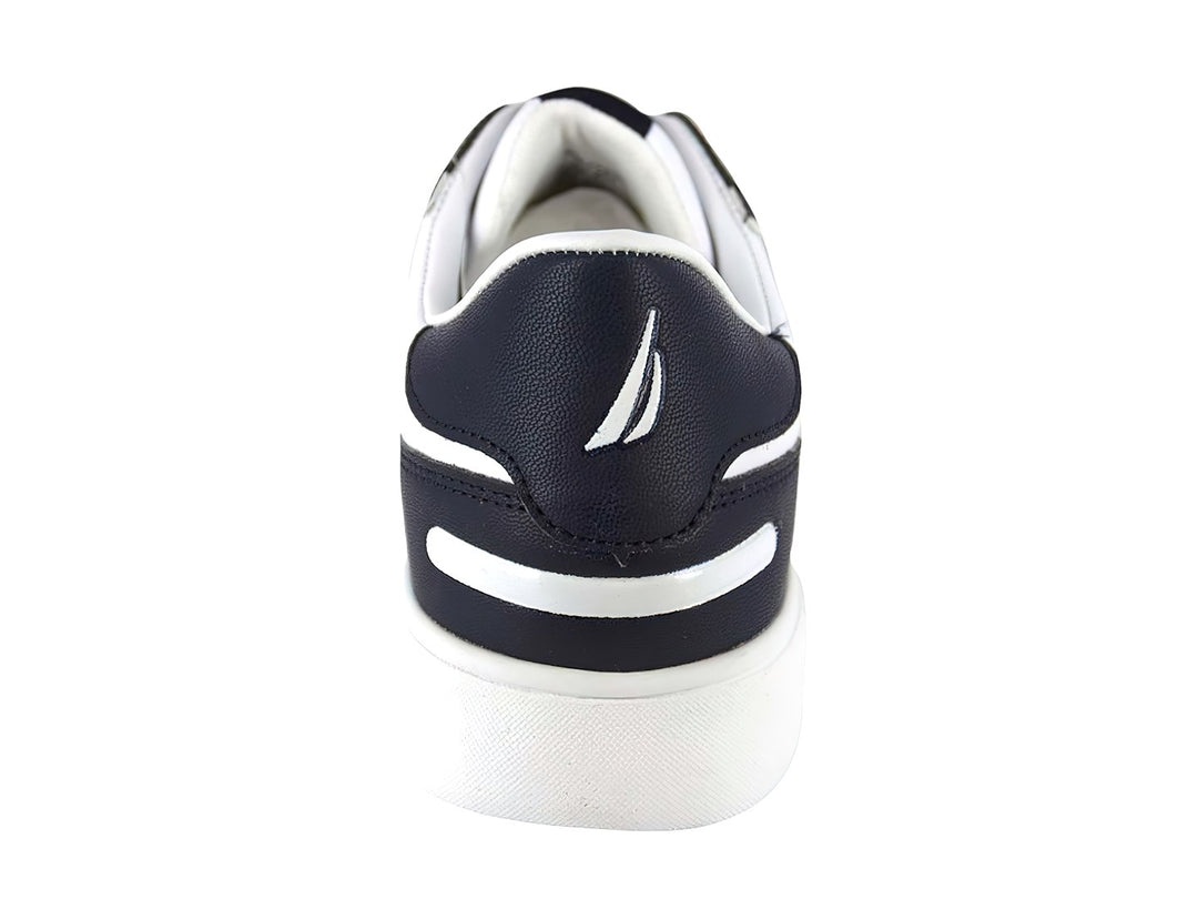 Tenis Nautica Fulton color blanco con detalles en azul marino y suela blanca.