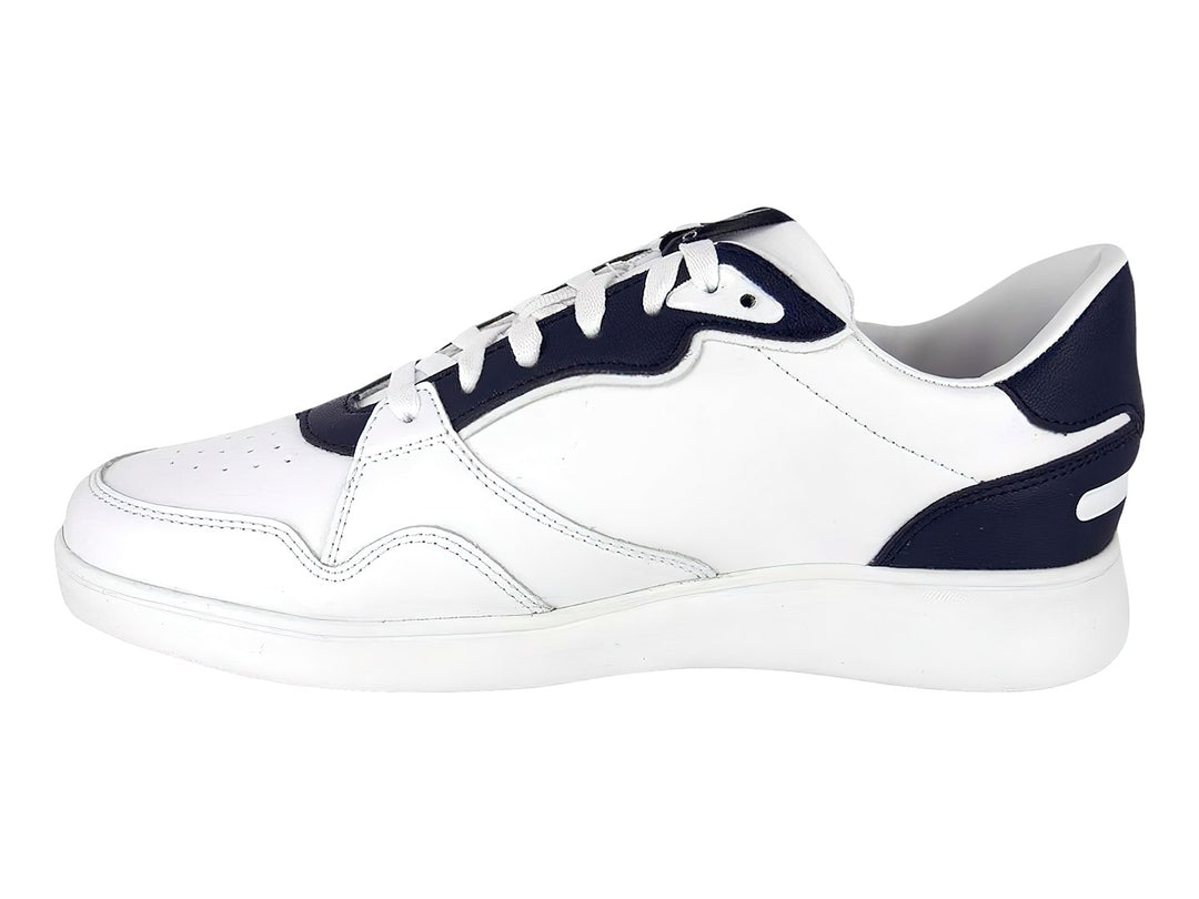 Tenis Nautica Fulton color blanco con detalles en azul marino y suela blanca.