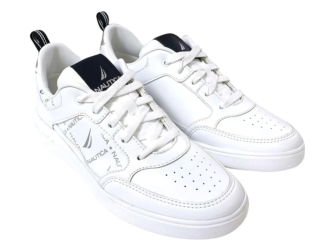 Tenis deportivos Nautica color blanco con detalles en azul marino y plata, vista lateral.