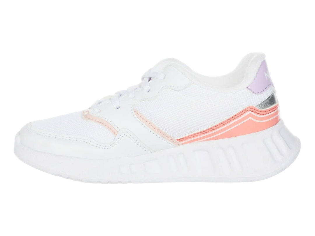 Tenis deportivos blancos Nautica con detalles en color rosa y morado claro.