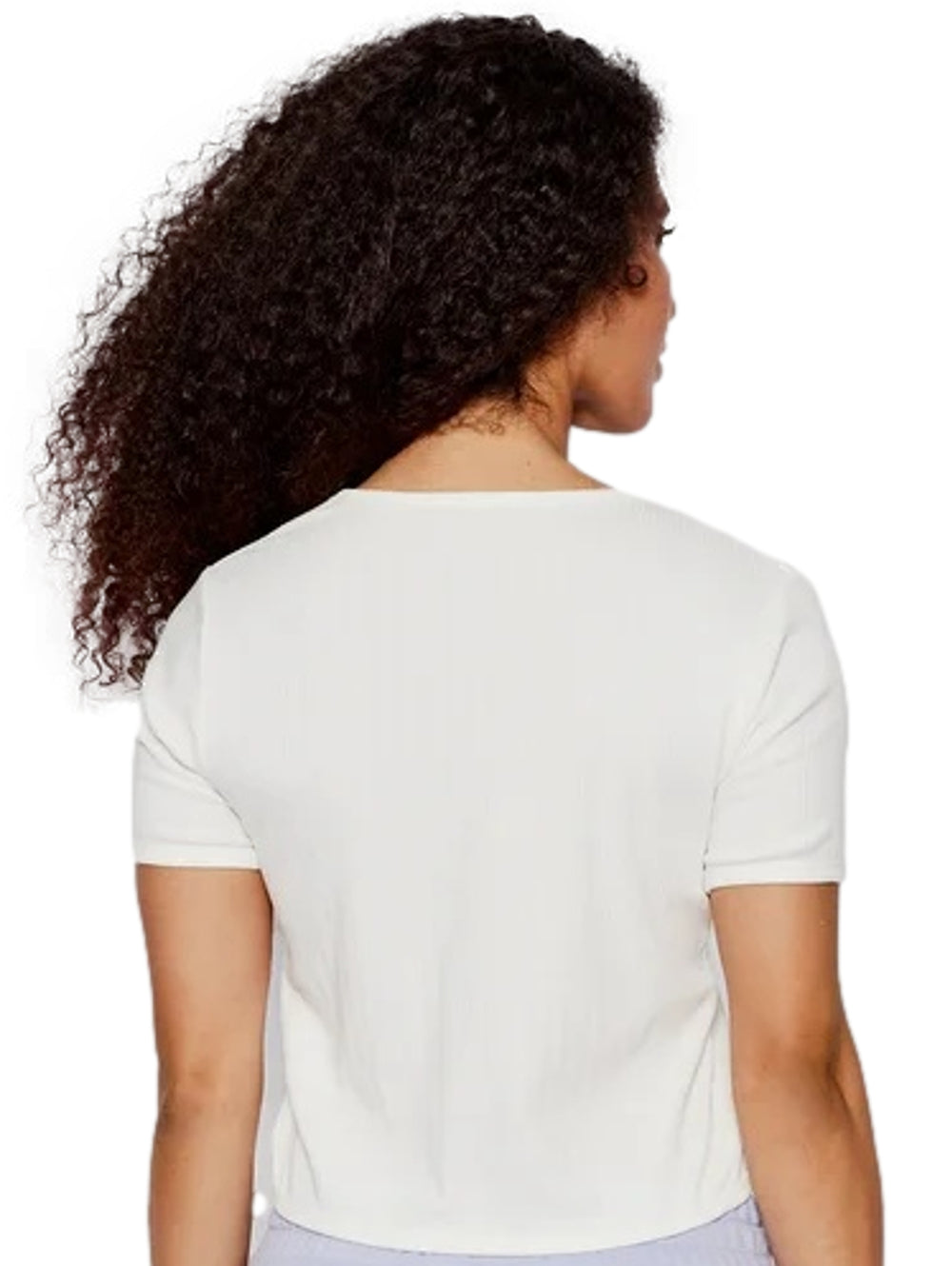 Blusa corta de manga corta color blanco vintage con botones frontales.
