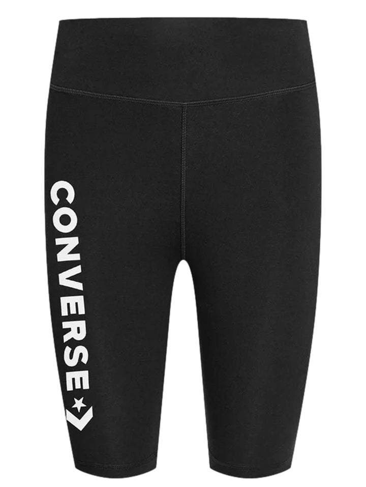 Shorts tipo biker color negro de la marca Converse con logotipo blanco lateral y cintura alta.