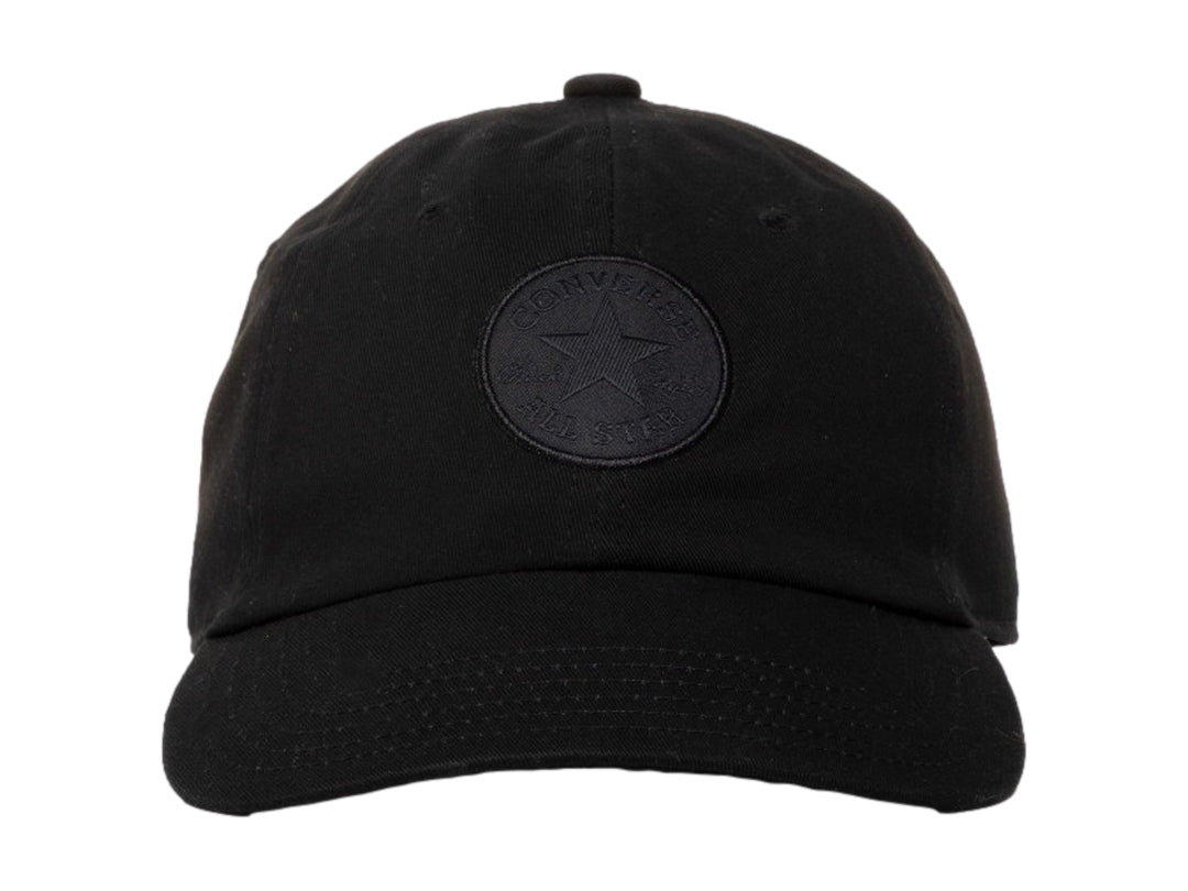 Gorra Converse de color negro con logo circular frontal y visera curva.