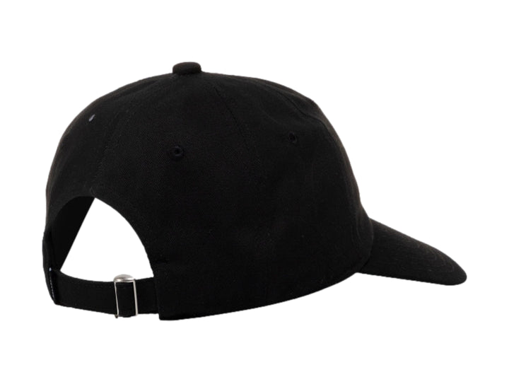 Gorra Converse de color negro con logo circular frontal y visera curva.