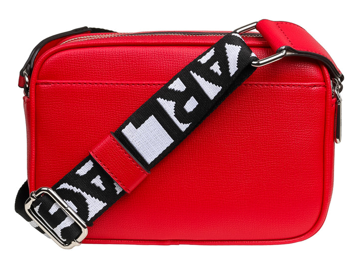 Bolso crossbody rojo Crimson de Karl Lagerfeld con figuras decorativas en blanco y negro al frente.