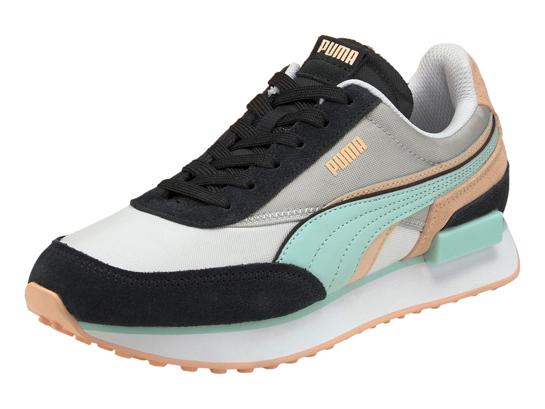 Tenis PUMA Future Rider Double en colores gris, negro, verde menta y durazno con suela blanca y rosa.