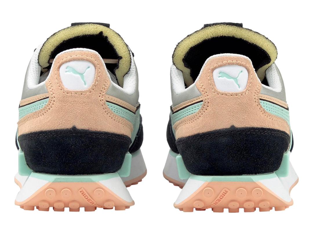Tenis PUMA Future Rider Double en colores gris, negro, verde menta y durazno con suela blanca y rosa.
