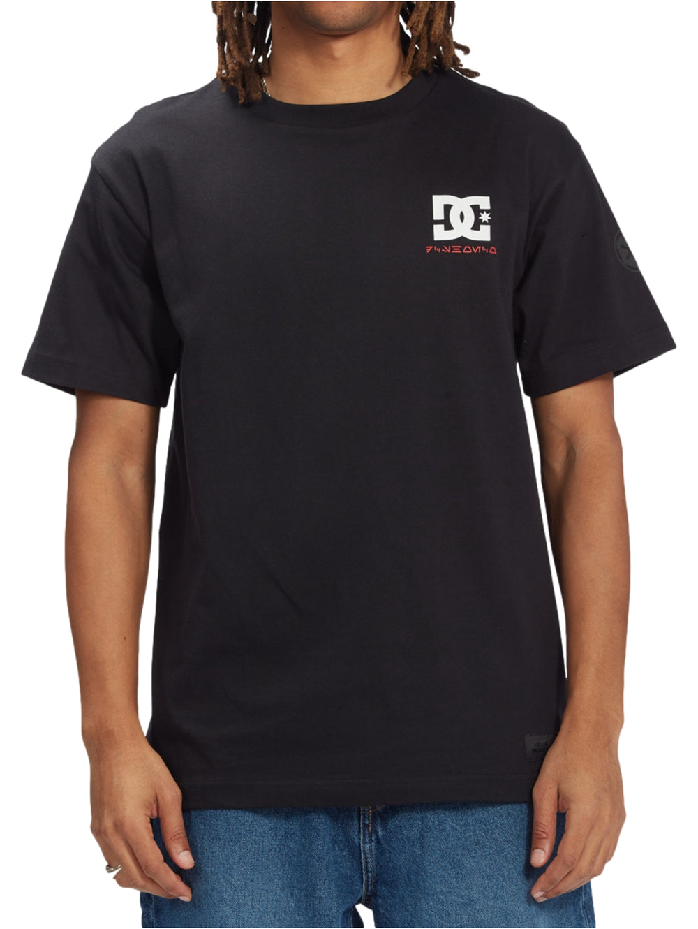 Playera negra DC Shoes con gráfico de Darth Vader y texto 'Father of the year' en la parte posterior.