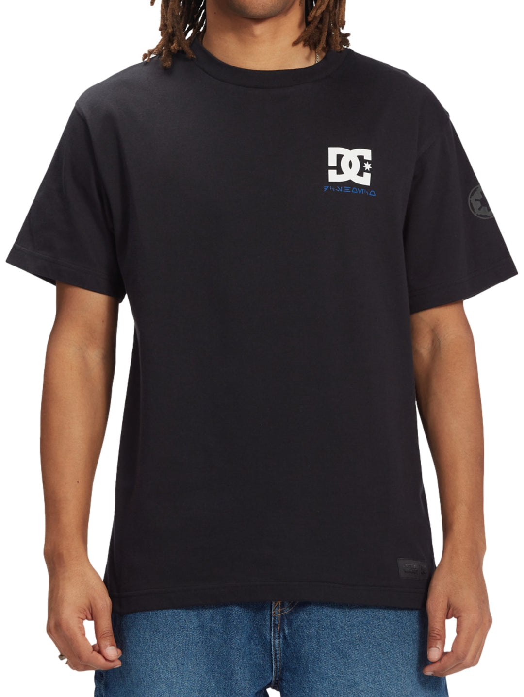 Vista trasera de camiseta negra con estampado de Stormtrooper y el texto &