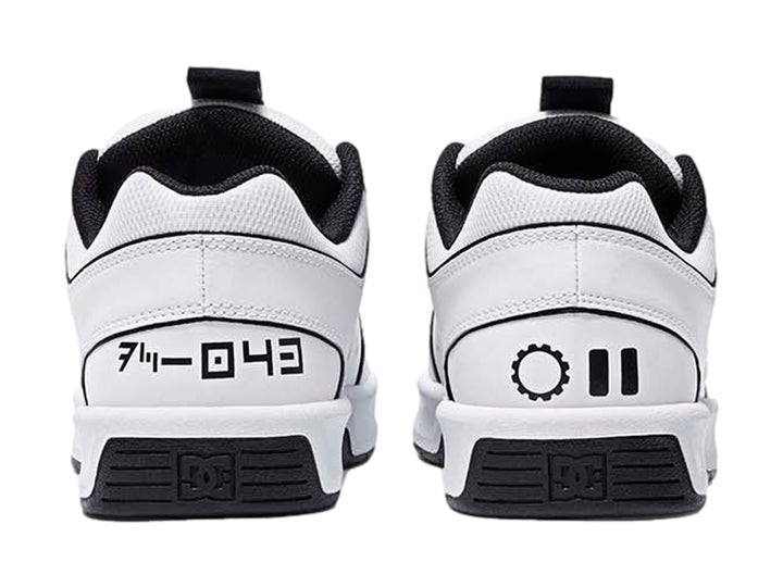 Tenis DC Shoes modelo Lynx Zero en color blanco con detalles lineales en negro y suela blanca.