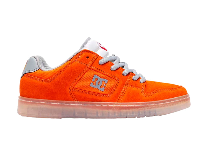Tenis DC Shoes SW Manteca 4 color naranja con suela transparente y detalles en gris y blanco.