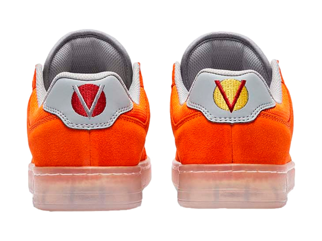 Tenis DC Shoes SW Manteca 4 color naranja con suela transparente y detalles en gris y blanco.