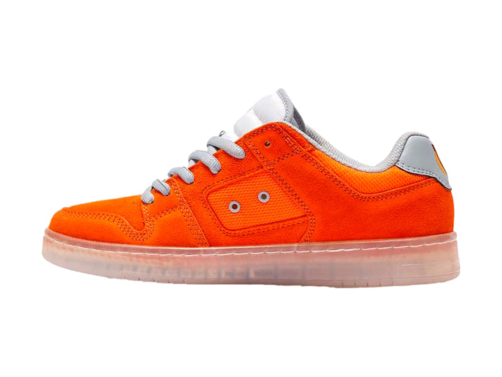 Tenis DC Shoes SW Manteca 4 color naranja con suela transparente y detalles en gris y blanco.
