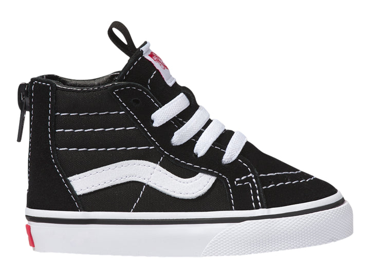 Tenis Vans negros y blancos de bota con agujetas y cierre lateral.