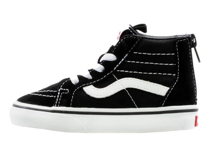 Tenis Vans negros y blancos de bota con agujetas y cierre lateral.