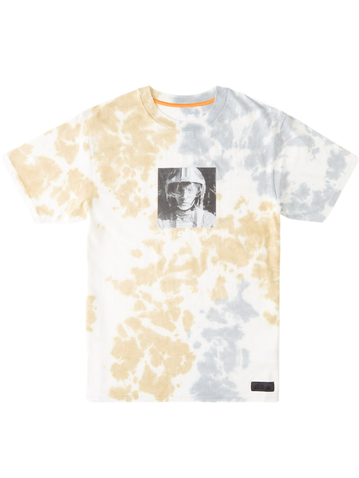 Playera DC Shoes multicolor con efecto tie-dye y estampado frontal de Star Wars.