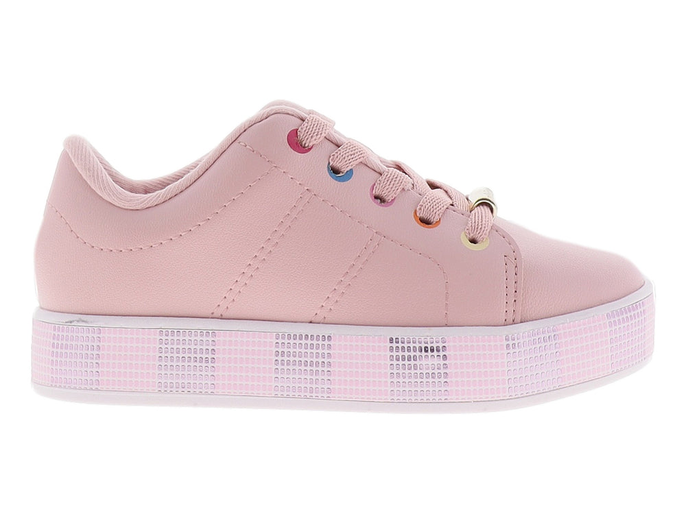 Tenis color rosa para niña con suela de plataforma y ojillos multicolores.