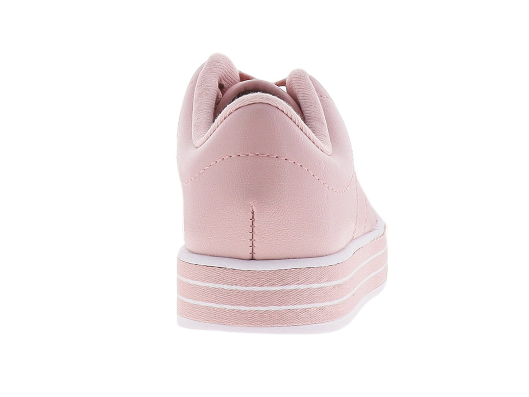 Tenis color rosa para niña con suela blanca y detalles coloridos en los ojales.