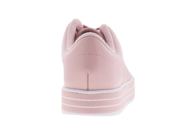 Tenis color rosa para niña con suela blanca y detalles coloridos en los ojales.