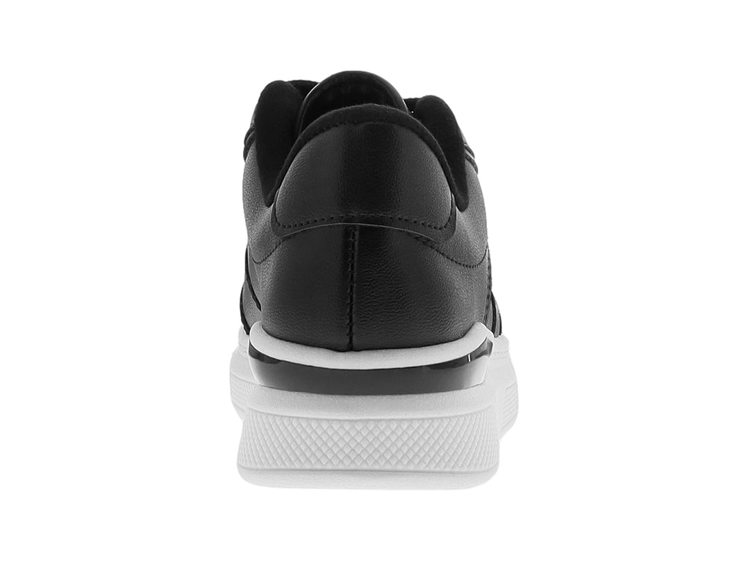 Tenis infantiles Molekinha de color negro con suela blanca y agujetas negras.
