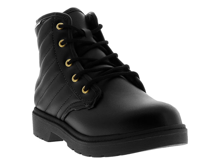 Bota infantil de color negro con agujetas y ojillos dorados, suela gruesa y acabado liso.
