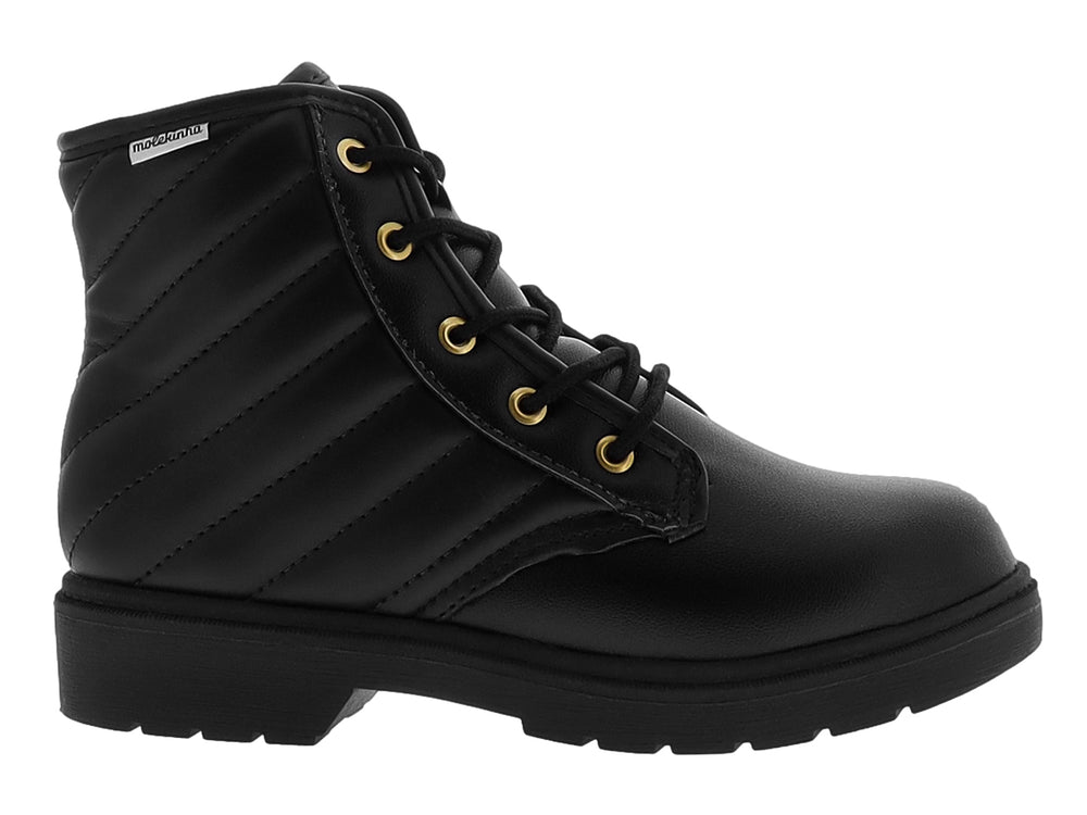 Bota infantil de color negro con agujetas y ojillos dorados, suela gruesa y acabado liso.