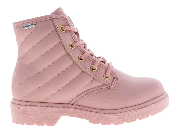 Bota rosa para niña de material sintético con agujetas y ojillos dorados.