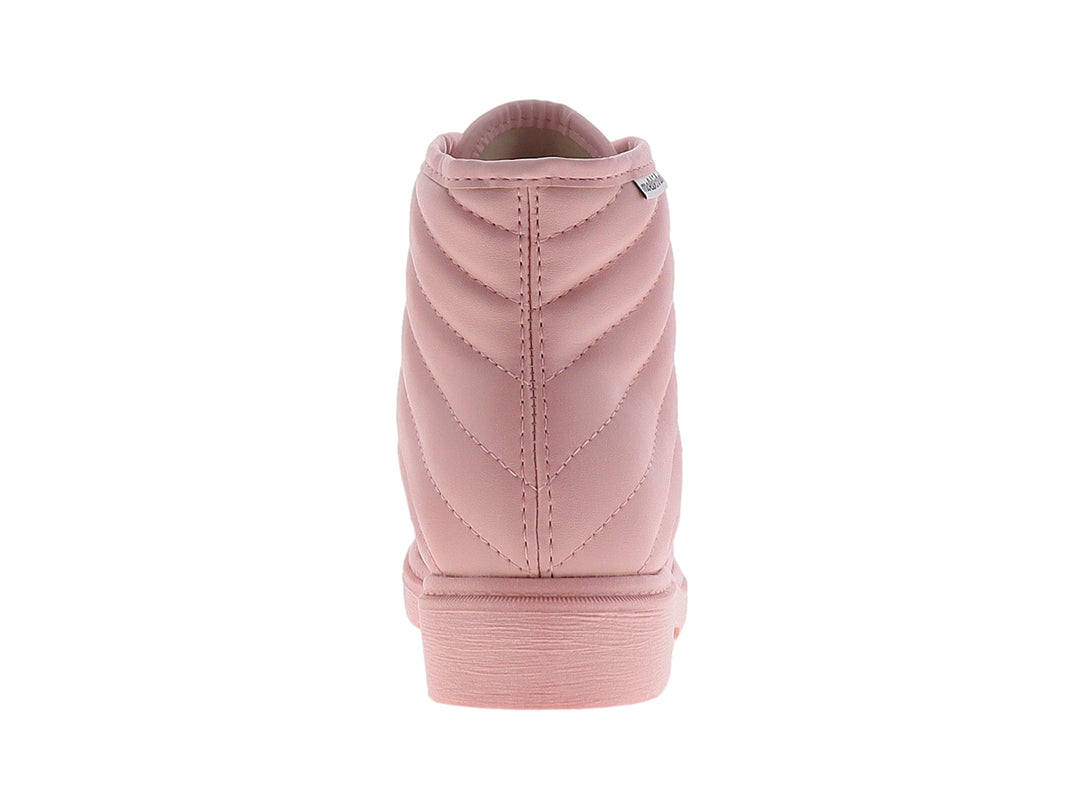 Bota rosa para niña de material sintético con agujetas y ojillos dorados.