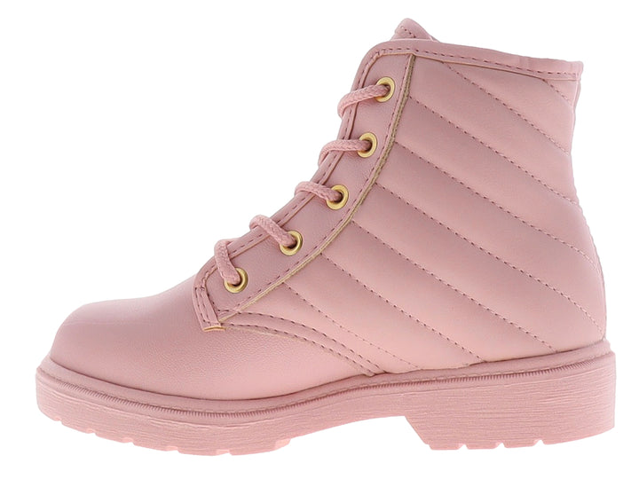 Bota rosa para niña de material sintético con agujetas y ojillos dorados.