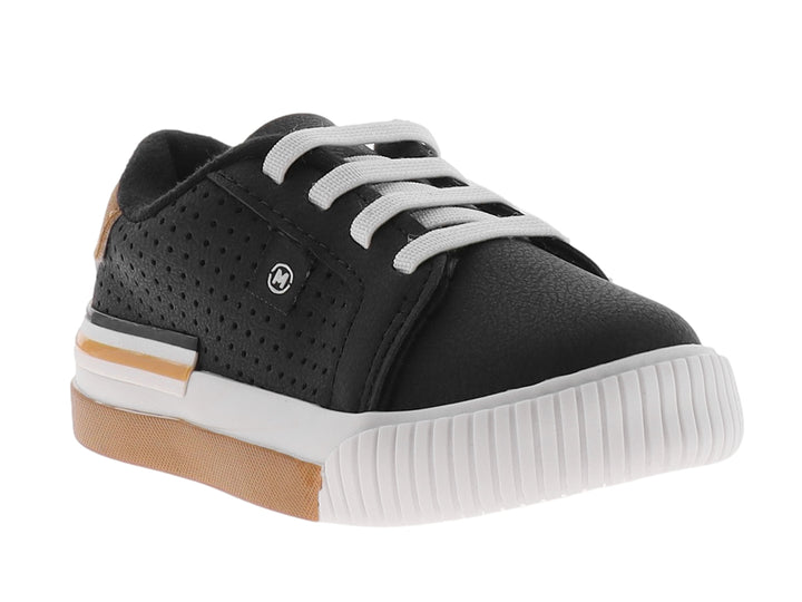 Tenis infantiles color negro con suela blanca y detalles en color caramelo.