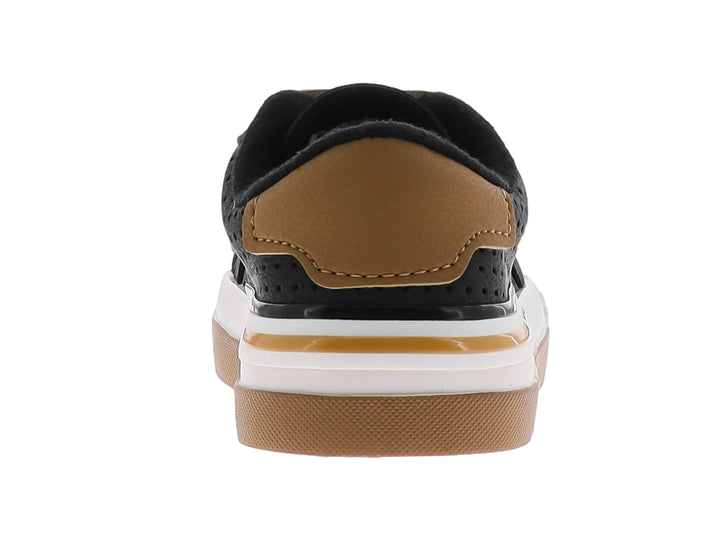 Tenis infantiles color negro con suela blanca y detalles en color caramelo.