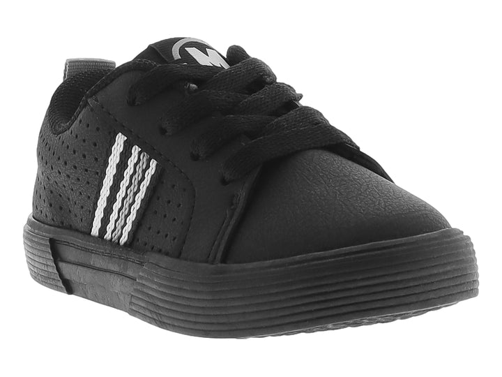 Tenis negros para niño con tres franjas blancas laterales y cordones.