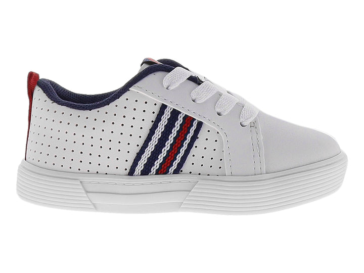 Tenis blancos para niño con detalles laterales en azul y rojo y cordones blancos.