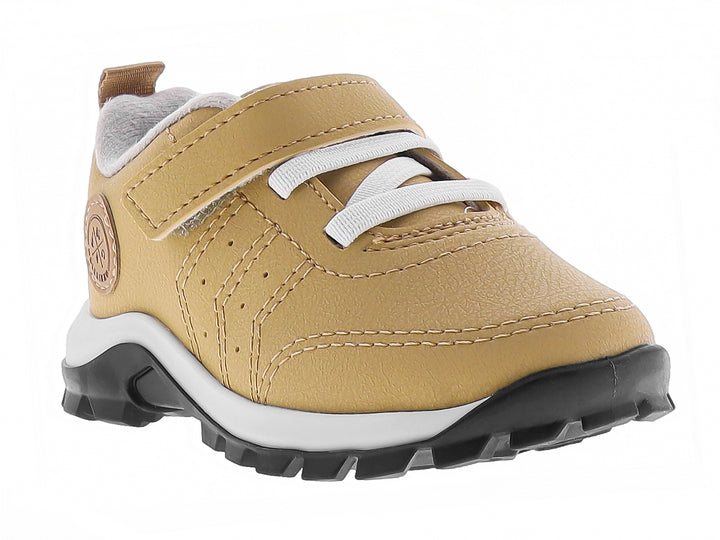 Zapato deportivo infantil color mostaza con agujetas blancas y suela negra