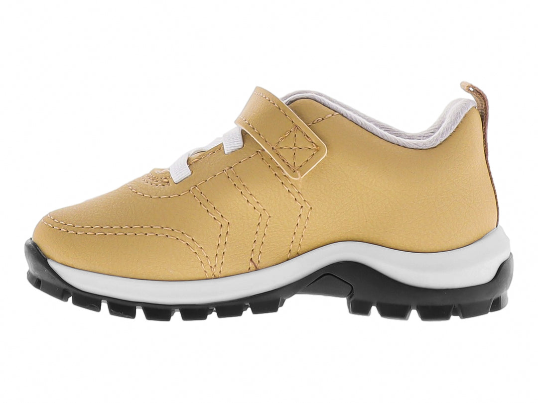 Zapato deportivo infantil color mostaza con agujetas blancas y suela negra