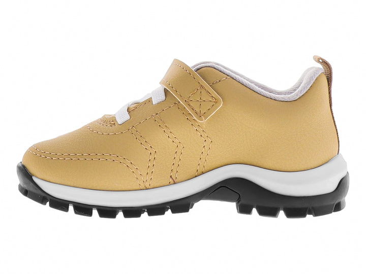 Zapato deportivo infantil color mostaza con agujetas blancas y suela negra
