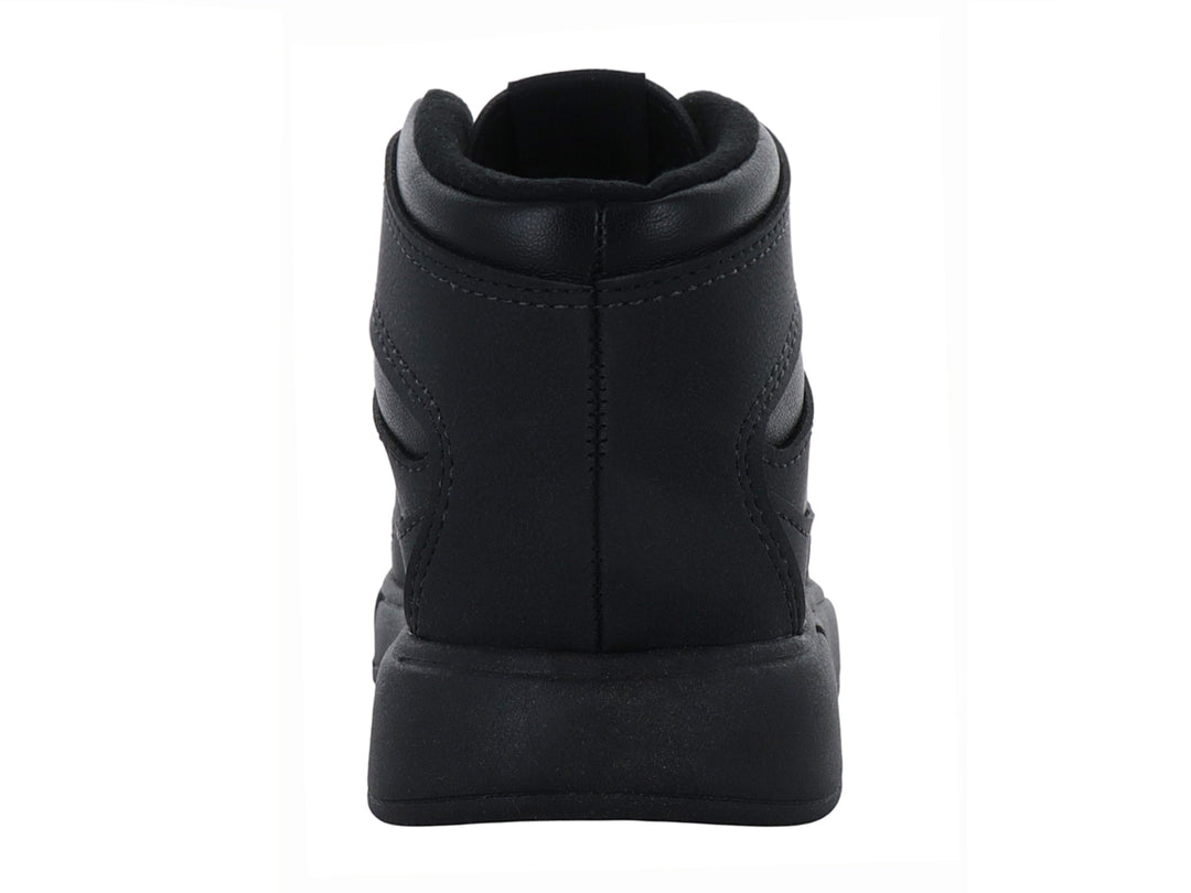 Tenis negros de bota para niño con suela gruesa y acabado mate.